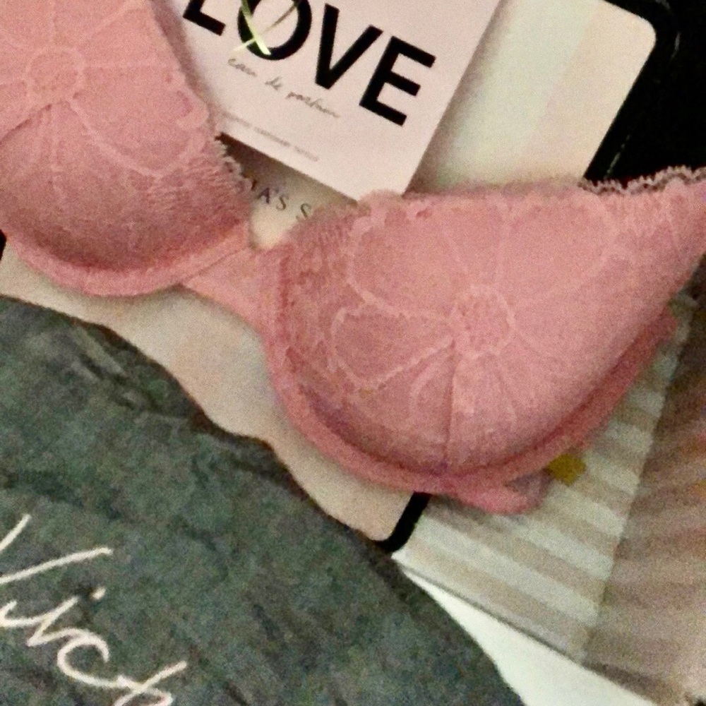 NWT VICTORIA SECRET BRA🔴SALE